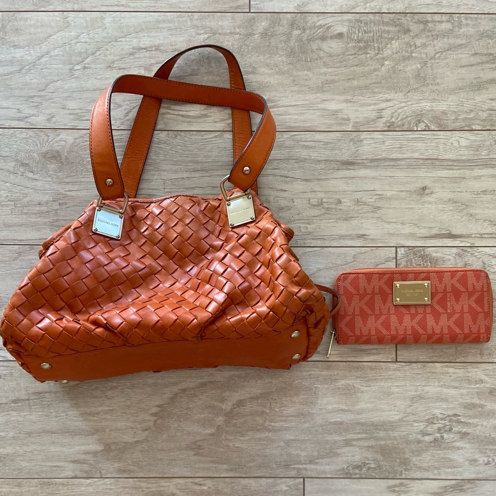SET of used Michael Kors shoulder bag and wallet